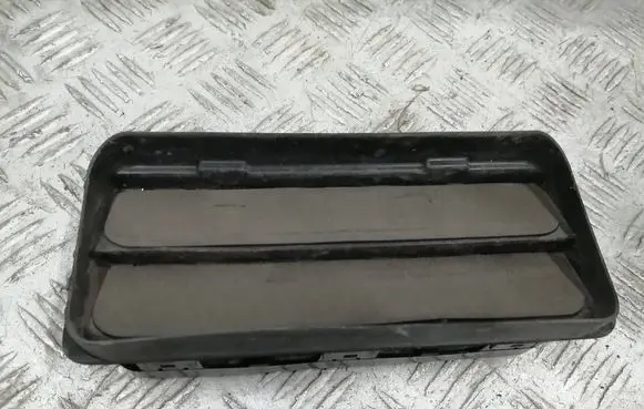 Suzuki Swift III Quarter panel pressure vent 7733162R0