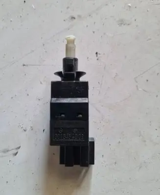 Mercedes-Benz CLS C219 Brake pedal sensor switch 0015454008