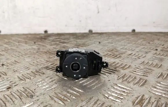 Hyundai Santa Fe Wing mirror switch 935732W000
