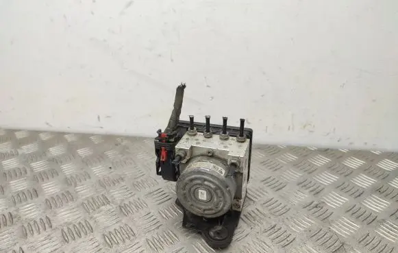Skoda Octavia Mk3 (5E) ABS Pump 3Q0907379T 3Q0614517T