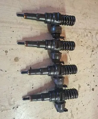 Volkswagen Bora Fuel injectors set 038130073AG