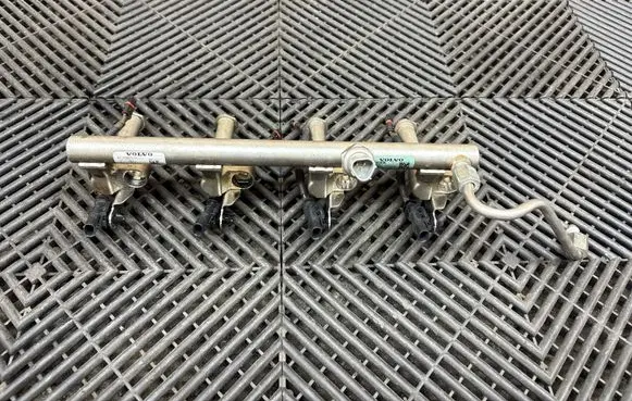 Volvo XC90 Fuel main line pipe P31336652