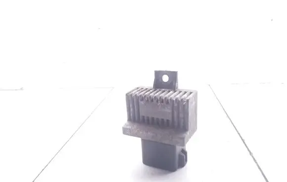 Volvo S40, V40 Glow plug pre-heat relay 7700115078