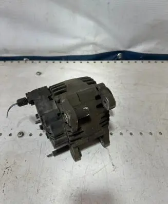 Volkswagen Golf Plus Generator/alternator 03C903023b