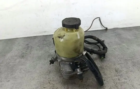 Opel Astra H Power steering pump
