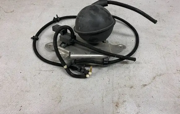 Audi Q7 4L Vacuum air tank 7L8199253A 037906283D 054129808