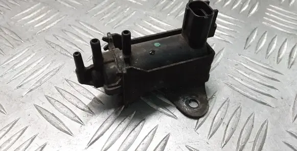 Ford Mondeo Mk III Vacuum valve 