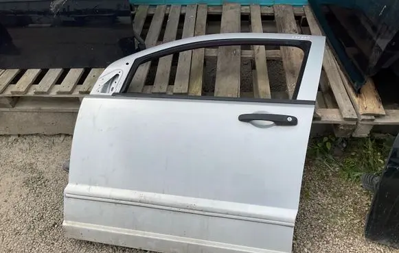 Dodge Caliber Front door