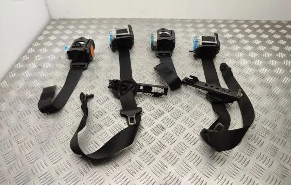 Mercedes-Benz A W176 Set of seat belts 071CG3B1HX 307492399228 307492399228AH