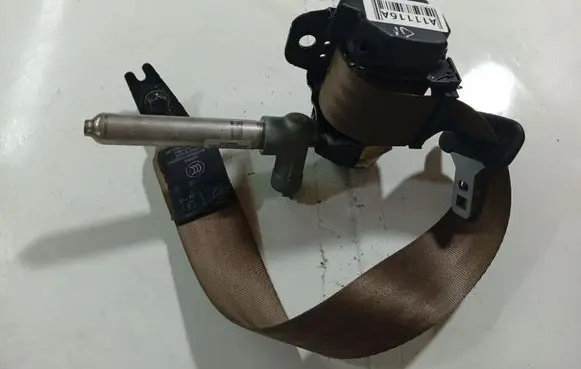 Volvo S80 Middle seatbelt (rear) 8639768