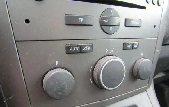 Opel Zafira B Air conditioning/heating control unit 