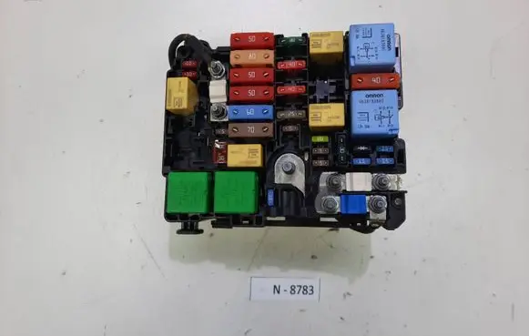 Peugeot 308 Fuse module 9804848580