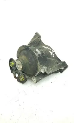 Honda CR-V Engine mount bracket