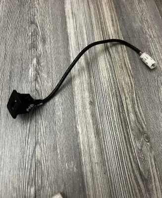 Mercedes-Benz C W204 USB socket connector A1728200515