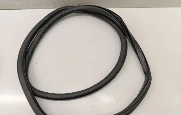 Rear door rubber seal (on body)