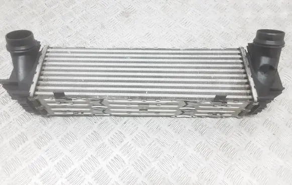 BMW 5 F10 F11 Intercooler radiator 7618768