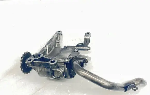 Mercedes-Benz C W204 Oil pump R6461810101