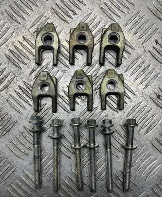 Infiniti FX Fuel Injector clamp holder 