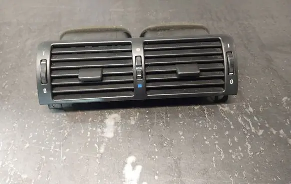 BMW 3 E46 Dash center air vent grill 8363199