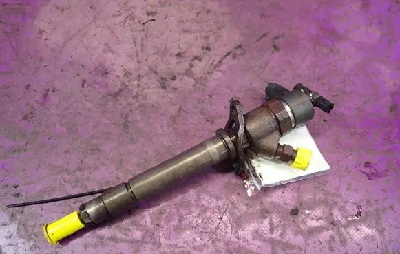 Volvo S60 Fuel injector