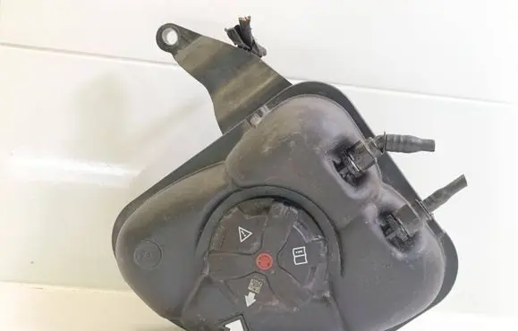 BMW i4 Coolant expansion tank/reservoir 7925641