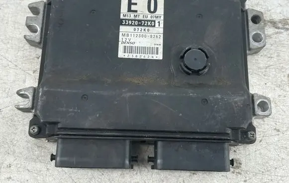 Suzuki Swift II Engine control unit/module 3392072K0 072K0 MB1123008262