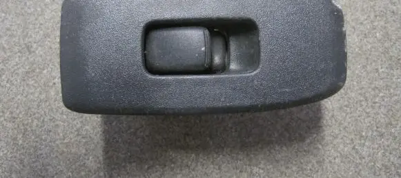 Mitsubishi Pajero Electric window control switch MR444892