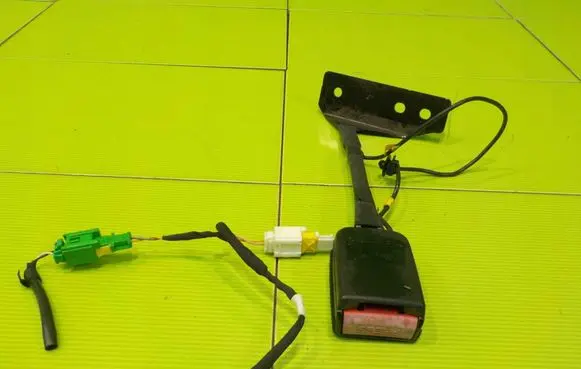 Peugeot 308 Front seatbelt PRZOD 12AB7