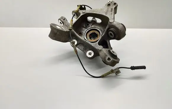 BMW 5 G30 G31 G38 Rear wheel hub spindle/knuckle 6861138 686113802 62165410