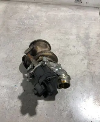 BMW 7 G11 G12 Turbo 8600290
