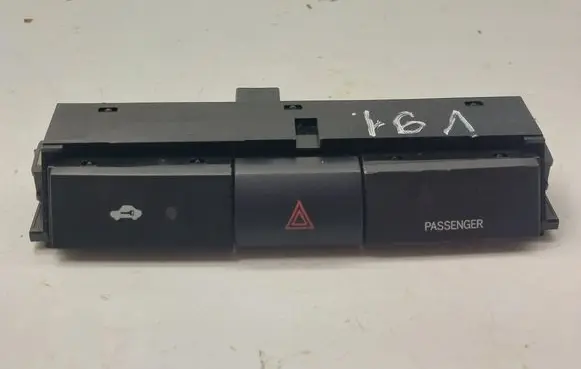 Toyota Corolla Verso AR10 Hazard light switch 843320F020