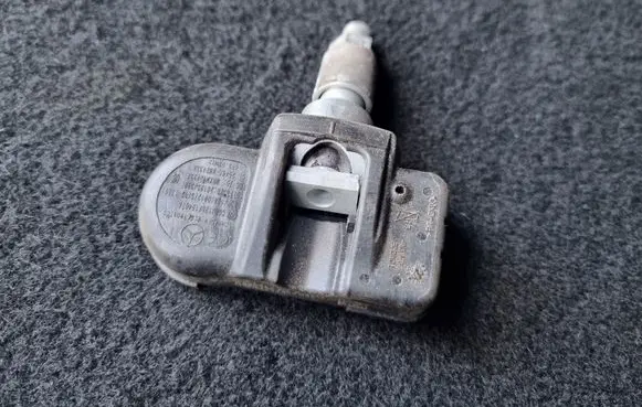 Mercedes-Benz A W176 Tire pressure sensor A0009057200