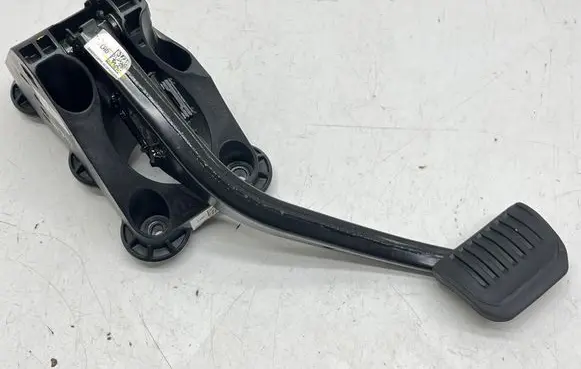 Jeep Grand Cherokee WL Brake pedal 258WL0002 68360646AA TWL700943A0727