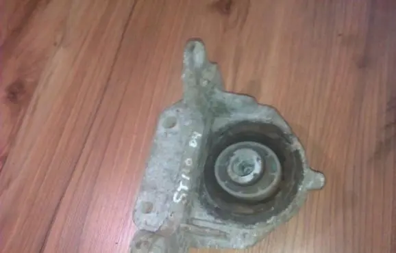 Engine mount bracket