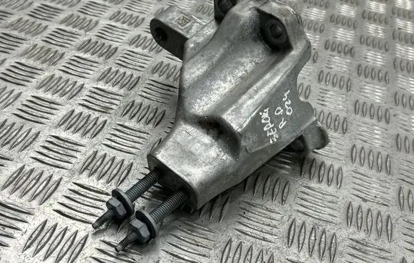 Jeep Grand Cherokee WL Engine mounting bracket 68375850AA