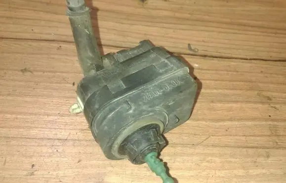 Headlight level adjustment motor
