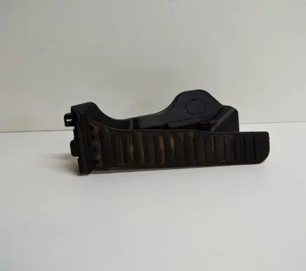 Accelerator throttle pedal