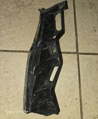 Front bumper mounting bracket