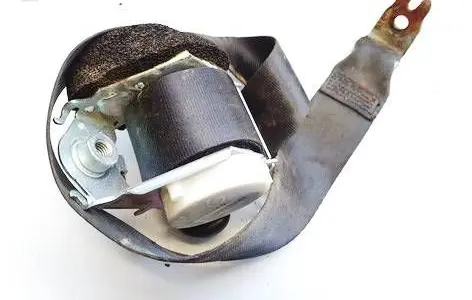Rear seatbelt