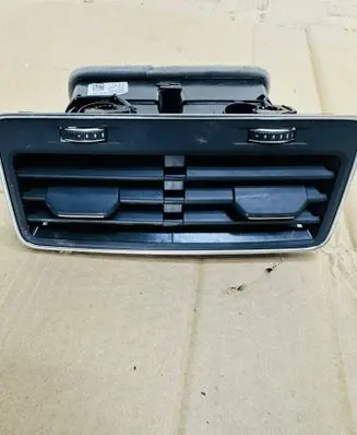 Audi Q7 4M Rear air vent grill 4M8819203B