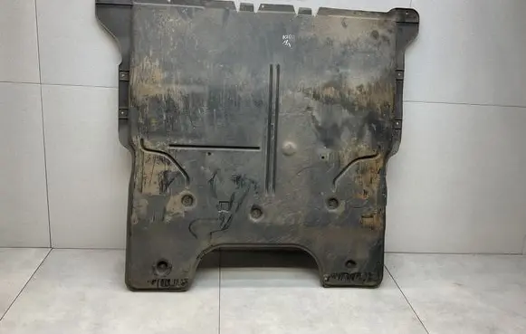 Volkswagen Polo VI Engine splash shield/under tray 2Q0825236C