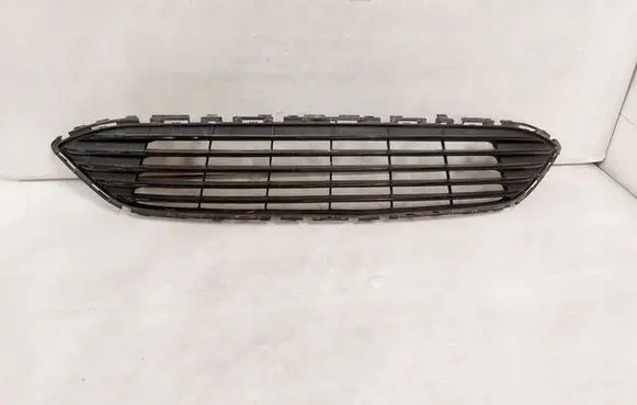 Ford Focus Front grill F1EB-8C436