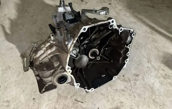 Nissan X-Trail T32 Manual 6 speed gearbox 
