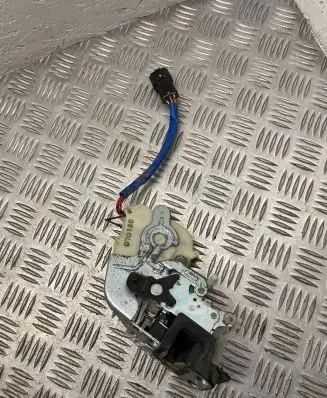 KIA Sorento Rear door lock A045777