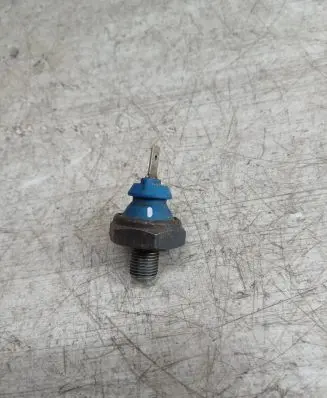 Volkswagen Polo III 6N 6N2 6NF Oil pressure sensor 028919081D