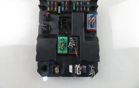 Peugeot 307 Central body control module 9651197680A 965119698A
