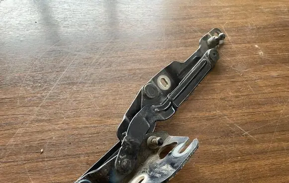 Audi A4 S4 B5 8D Tailgate/trunk/boot hinge