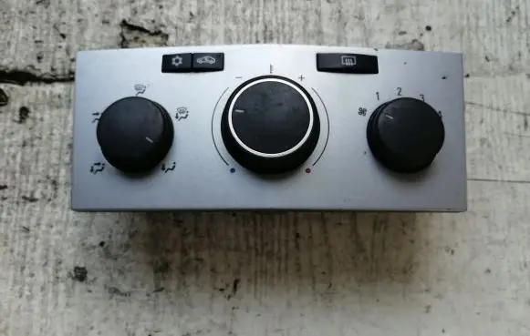 Opel Zafira B Climate control unit 13201299
