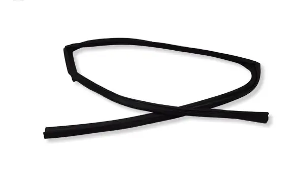 Nissan X-Trail T32 Rubber seal rear door window/glass 823304CA