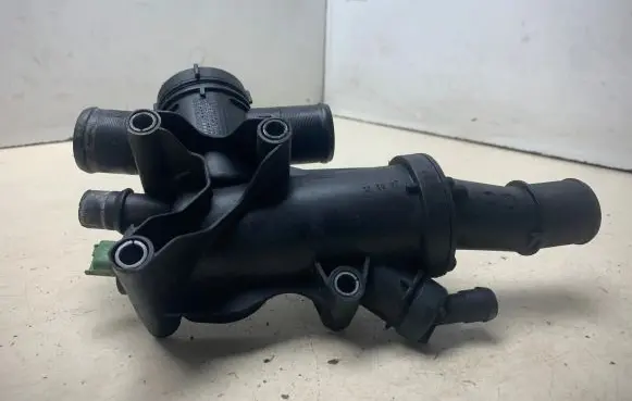 Thermostat/thermostat housing